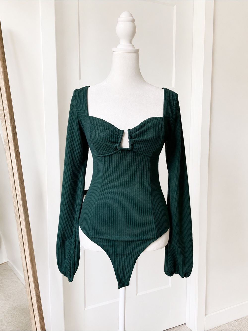 NWT Lulu's Emerald Green Ribbed Sweetheart Long-Sleeve Bodysuit